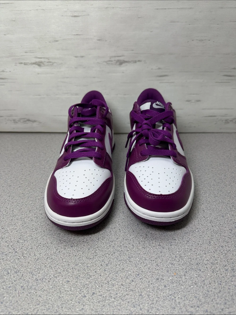 Nike Kids Low-Top Sneakers in Purple and White